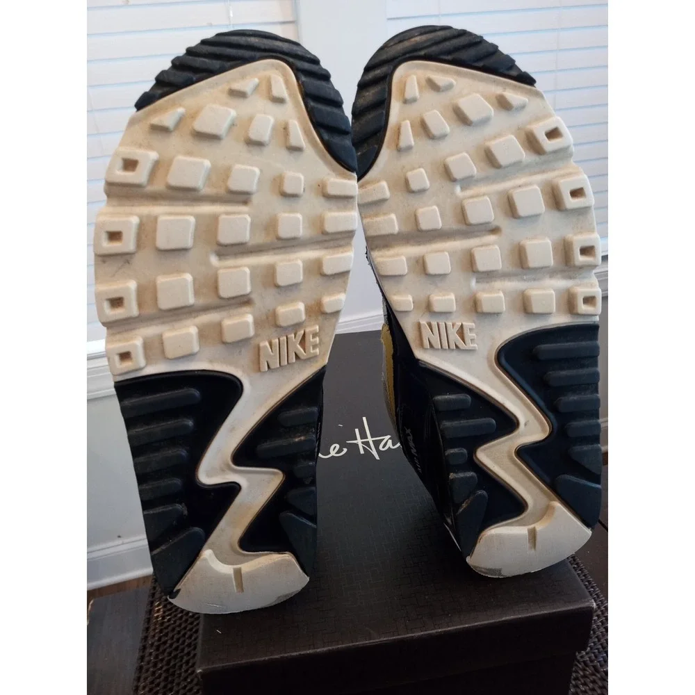 Size 8 - Nike Air Max 90 Essential Michigan 2018‎